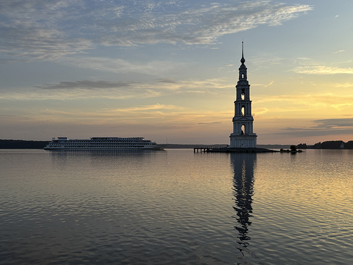 Рассвет в Калязине (фото Олег Д., июль, 2025)