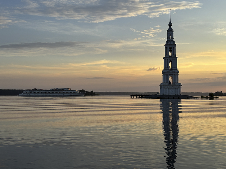 Рассвет в Калязине (фото Олег Д., июль, 2025)