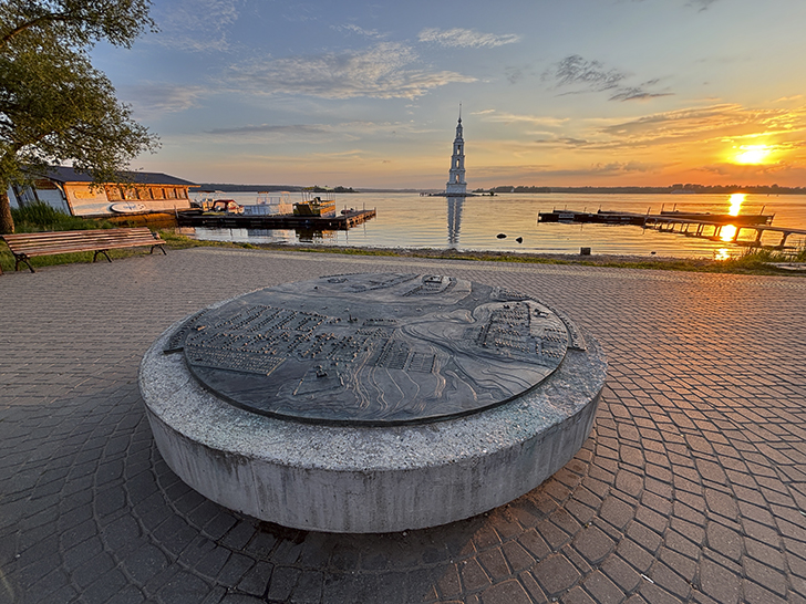 Рассвет в Калязине (фото Олег Д., июль, 2025)