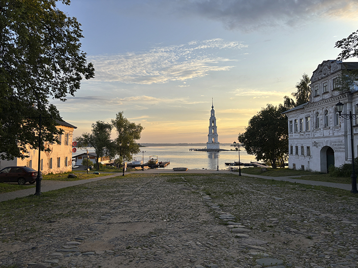 Рассвет в Калязине (фото Олег Д., июль, 2025)