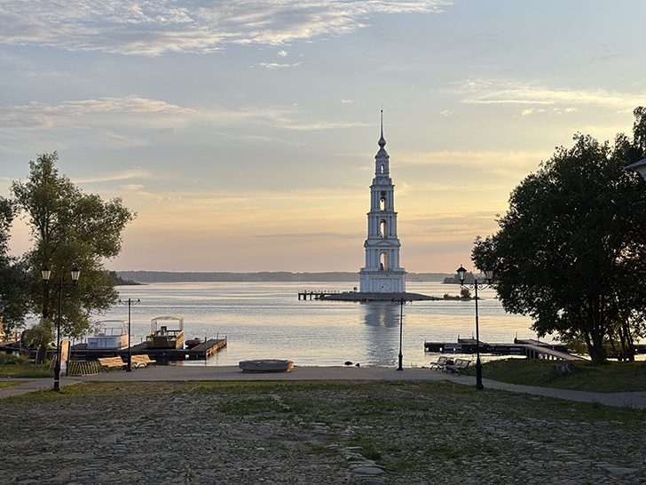 Рассвет в Калязине (фото Олег Д., июль, 2025)