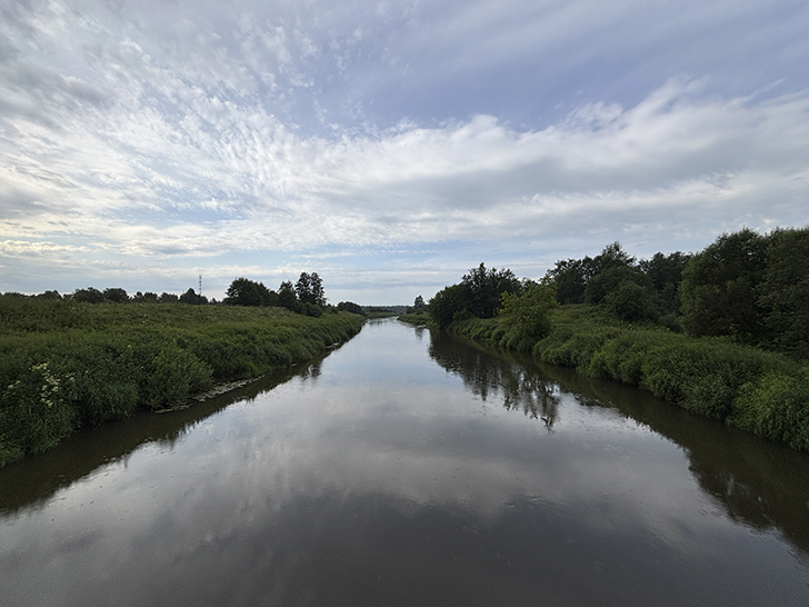 Подвесной пешеходный мост в селе Дулово (фото Олег Д., июль, 2025)