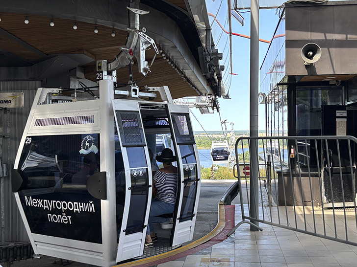 Арт-объект «Нижегородская стрелка» и поездка на канатной дороге (фото Олег Д., июль, 2025)