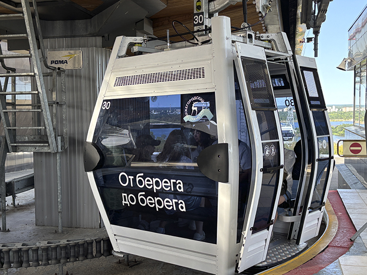 Арт-объект «Нижегородская стрелка» и поездка на канатной дороге (фото Олег Д., июль, 2025)