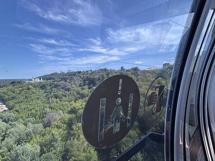 Арт-объект «Нижегородская стрелка» и поездка на канатной дороге (фото Олег Д., июль, 2025)