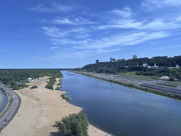 Арт-объект «Нижегородская стрелка» и поездка на канатной дороге (фото Олег Д., июль, 2025)