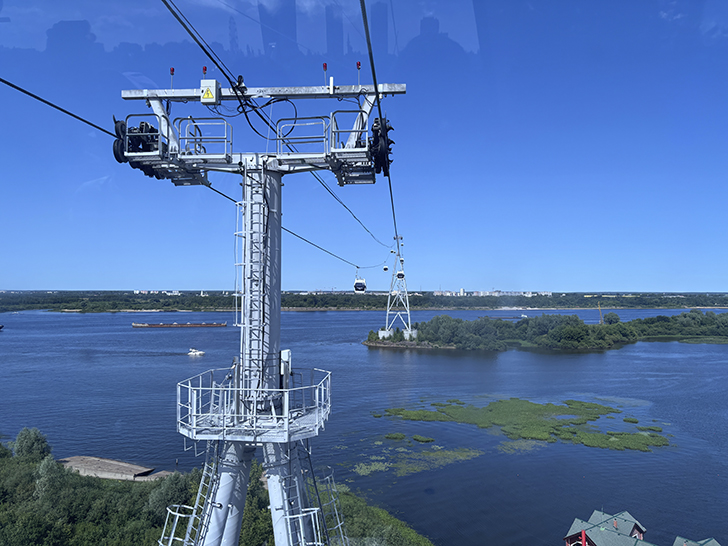 Арт-объект «Нижегородская стрелка» и поездка на канатной дороге (фото Олег Д., июль, 2025)
