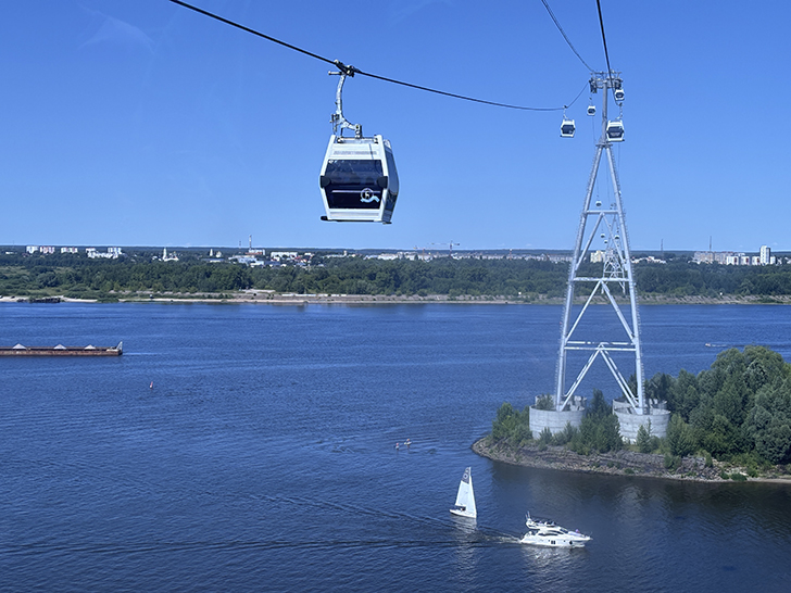 Арт-объект «Нижегородская стрелка» и поездка на канатной дороге (фото Олег Д., июль, 2025)