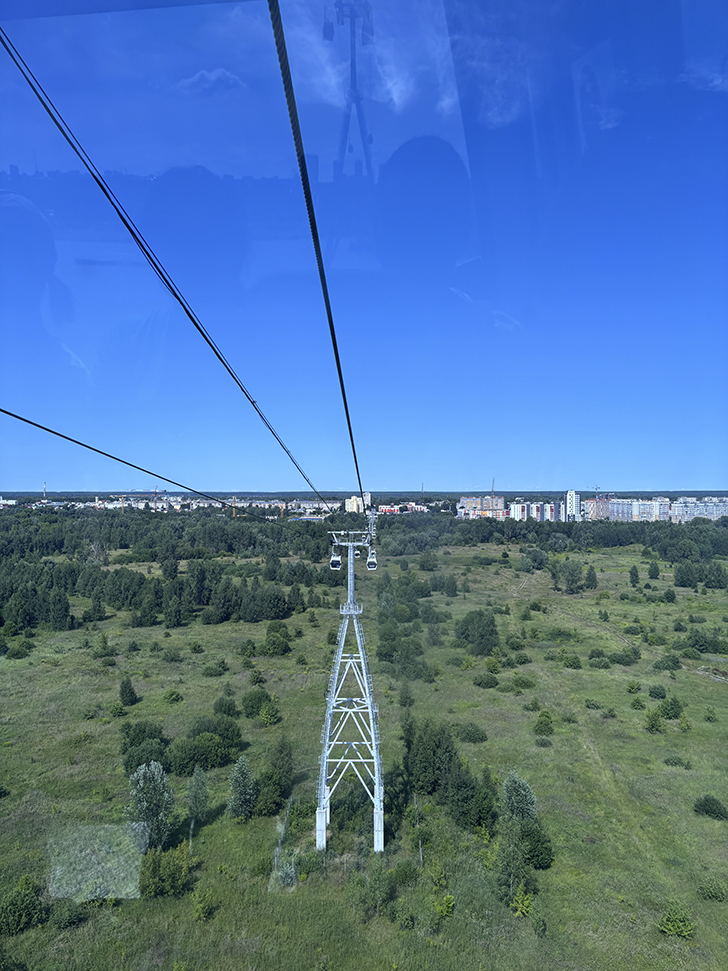 Арт-объект «Нижегородская стрелка» и поездка на канатной дороге (фото Олег Д., июль, 2025)