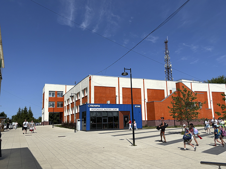 Арт-объект «Нижегородская стрелка» и поездка на канатной дороге (фото Олег Д., июль, 2025)