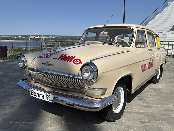 Арт-объект «Нижегородская стрелка» и поездка на канатной дороге (фото Олег Д., июль, 2025)