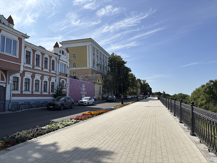 Прогулка по Верхне-Волжской набережной в Нижнем Новгороде (фото Олег Д., июль, 2025)