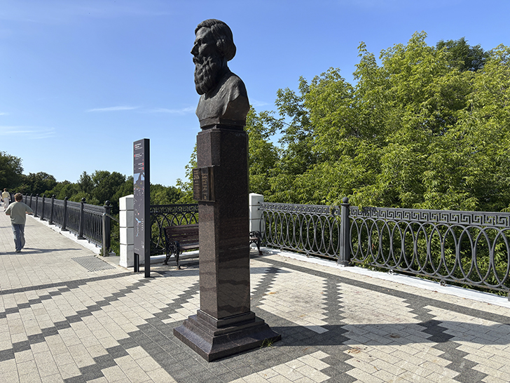 Прогулка по Верхне-Волжской набережной в Нижнем Новгороде (фото Олег Д., июль, 2025)