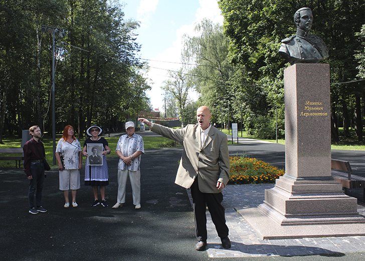 День поэзии у озера Сенеж (фото В.Кузьмин, август, 2025)