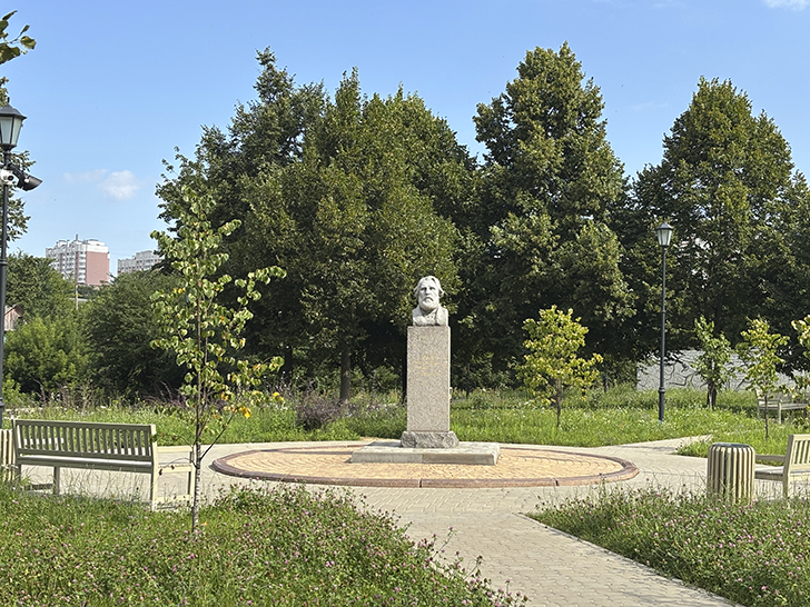 Сквер Дворянское гнездо в Орле (фото Олег Д., июль, 2025)