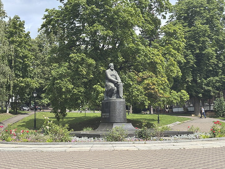 Сквер «Тургеневский бережок» в Орле (фото Олег Д., июль, 2025)