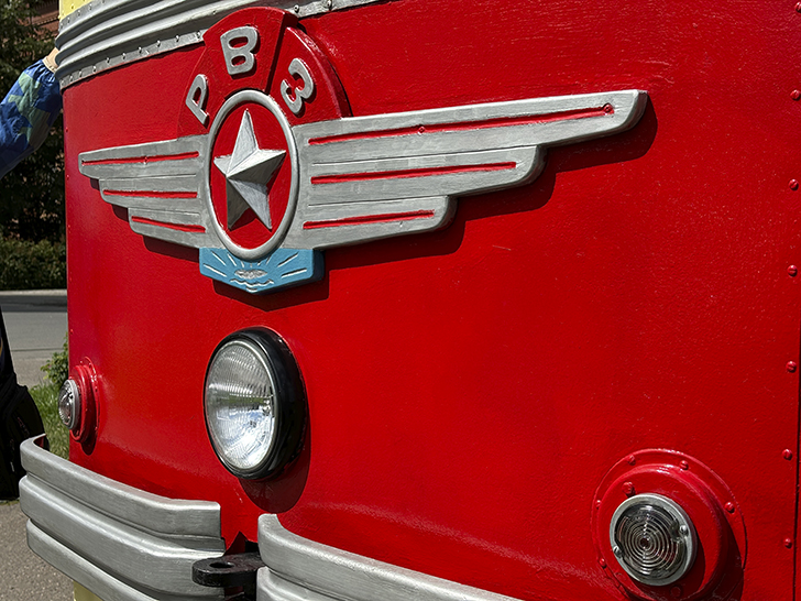 Музей трамваев и троллейбусов вблизи метро Суконная слобода (фото Олег Д., июль, 2024)