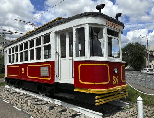 Музей трамваев и троллейбусов вблизи метро Суконная слобода (фото Олег Д., июль, 2024)