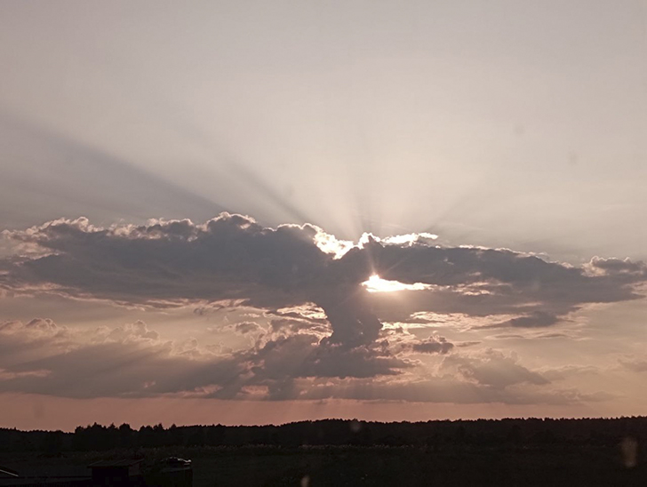 Солнце спряталось за тучку, значит скоро клюнет щучка (фото В.Молодцова, лето, 2025)