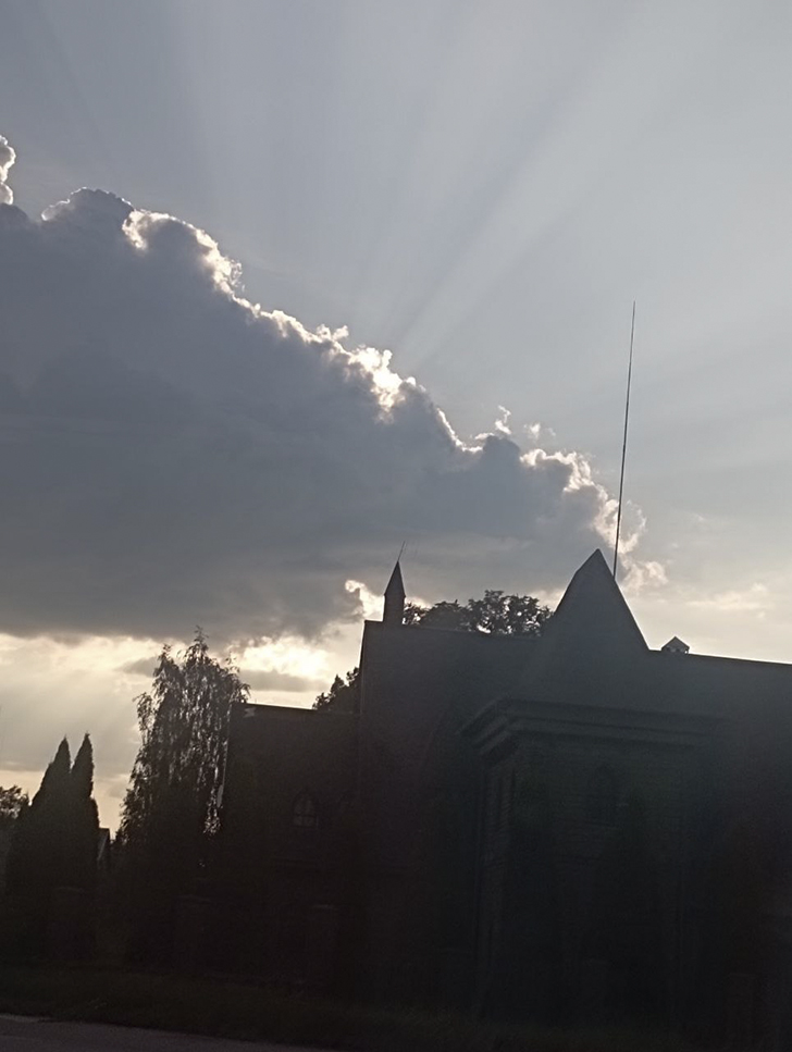 Солнце спряталось за тучку, значит скоро клюнет щучка (фото В.Молодцова, лето, 2025)