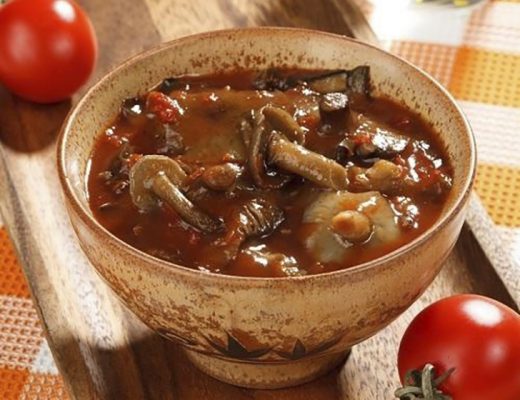 Опята в томатном соусе