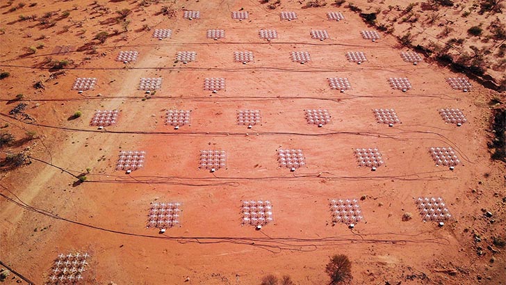 Юниты радиотелескопа «Murchison Widefield Array». Credit: ICRAR/Curtin University