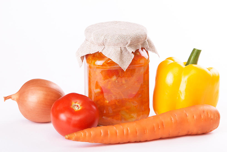 Морковная икра — одна из самых любимых заготовок наших хозяек