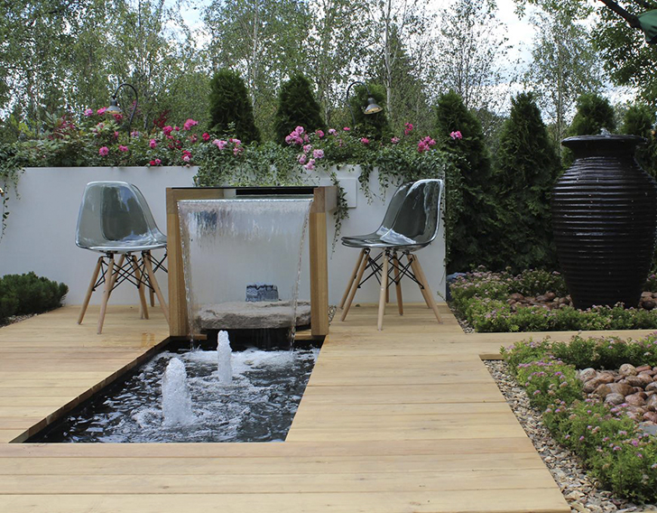 Такой уголок может появиться рядом с домом с отделкой в современном стиле