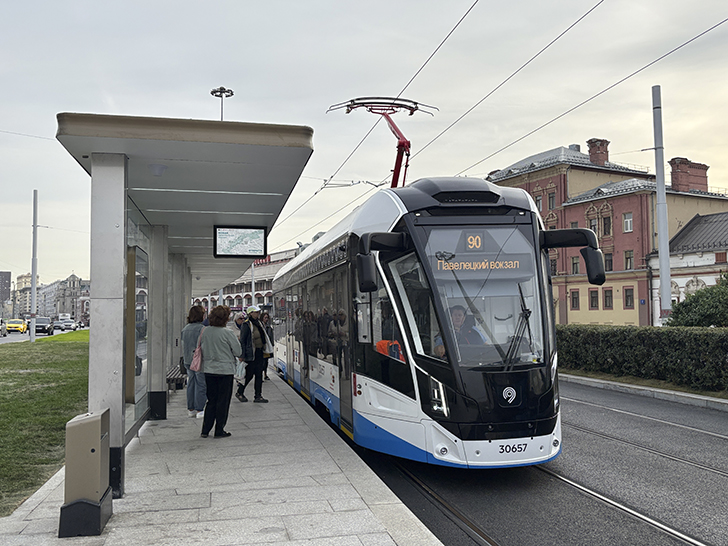АВТОНОМНЫЙ ТРАМВАЙ (фото Олег Д., Москва, сентябрь, 2025)