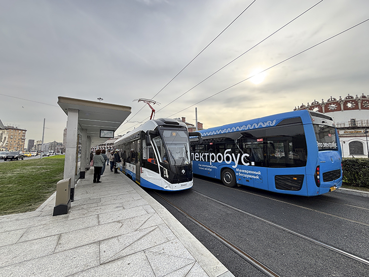 АВТОНОМНЫЙ ТРАМВАЙ (фото Олег Д., Москва, сентябрь, 2025)