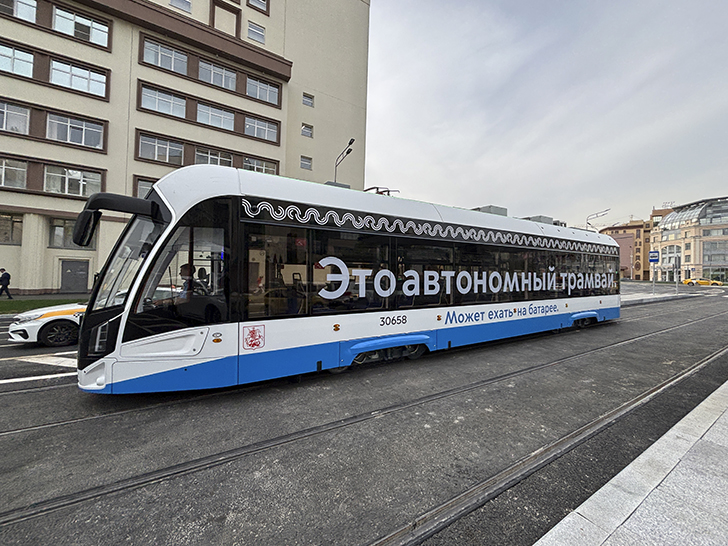 АВТОНОМНЫЙ ТРАМВАЙ (фото Олег Д., Москва, сентябрь, 2025)