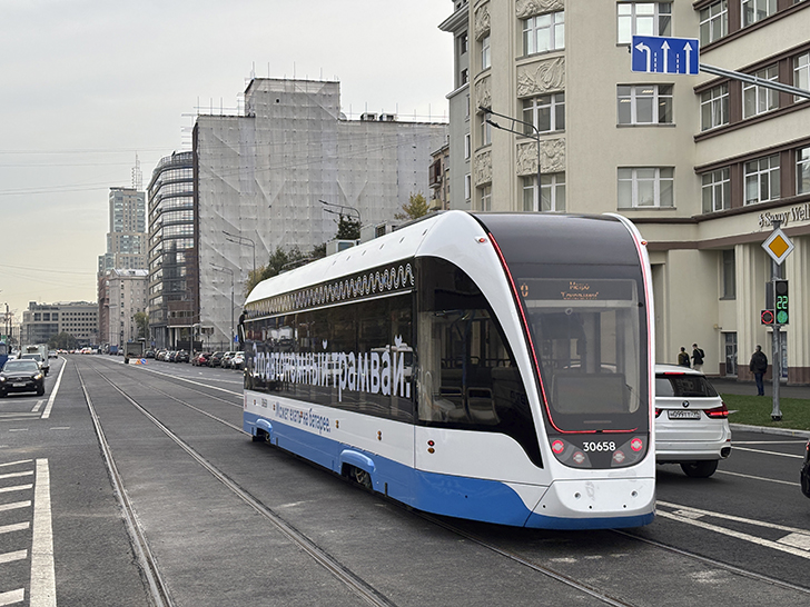 АВТОНОМНЫЙ ТРАМВАЙ (фото Олег Д., Москва, сентябрь, 2025)