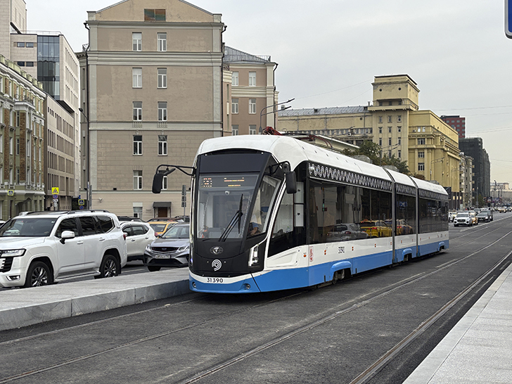 АВТОНОМНЫЙ ТРАМВАЙ (фото Олег Д., Москва, сентябрь, 2025)