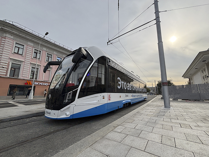 АВТОНОМНЫЙ ТРАМВАЙ (фото Олег Д., Москва, сентябрь, 2025)