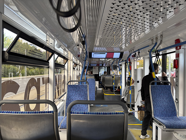 ПЕРВЫЙ В РОССИИ БЕСПИЛОТНЫЙ ТРАМВАЙ (фото Олег Д., сентябрь, 2025)