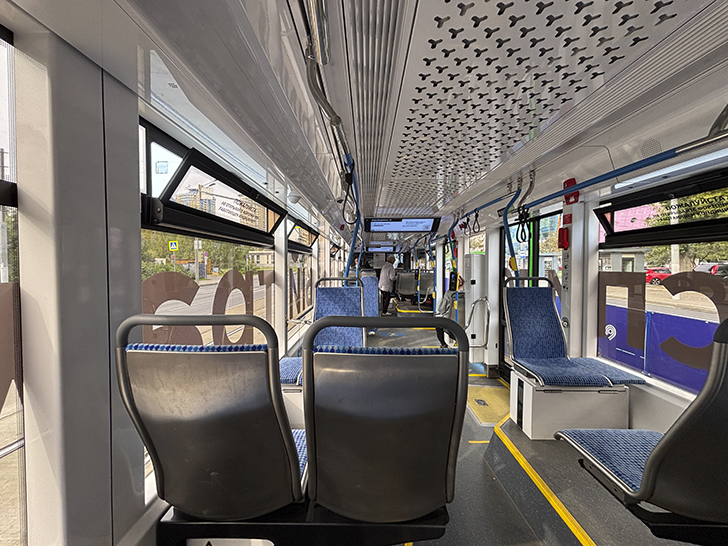 ПЕРВЫЙ В РОССИИ БЕСПИЛОТНЫЙ ТРАМВАЙ (фото Олег Д., сентябрь, 2025)