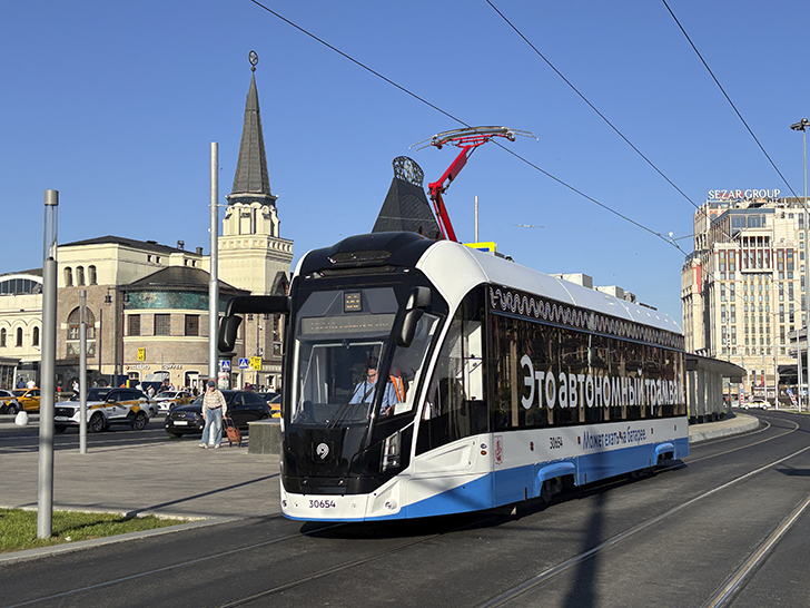 АВТОНОМНЫЙ ТРАМВАЙ (фото Олег Д., Москва, сентябрь, 2025)