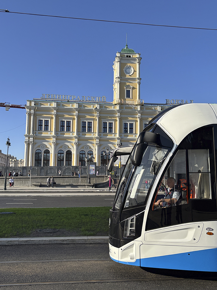 АВТОНОМНЫЙ ТРАМВАЙ (фото Олег Д., Москва, сентябрь, 2025)