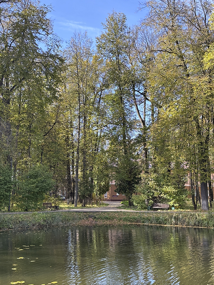 Фото-прогулка по уютному Клину (фото Олег Д., осень, 2025)