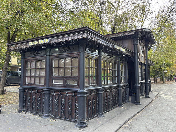 Легендарный архитектурный памятник: история старейшей трамвайной остановки столицы (фото Олег Д., Москва, осень, 2025)