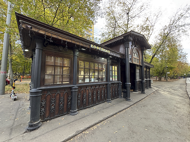 Легендарный архитектурный памятник: история старейшей трамвайной остановки столицы (фото Олег Д., Москва, осень, 2025)