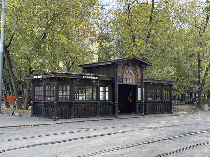 Легендарный архитектурный памятник: история старейшей трамвайной остановки столицы (фото Олег Д., Москва, осень, 2025)