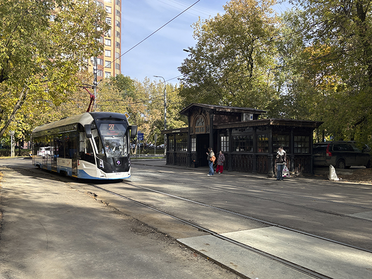 Легендарный архитектурный памятник: история старейшей трамвайной остановки столицы (фото Олег Д., Москва, осень, 2025)