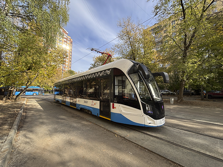 Легендарный архитектурный памятник: история старейшей трамвайной остановки столицы (фото Олег Д., Москва, осень, 2025)