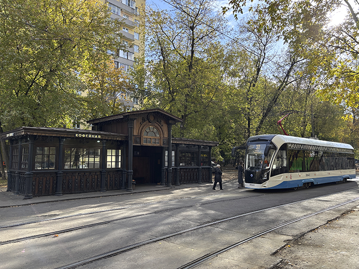 Легендарный архитектурный памятник: история старейшей трамвайной остановки столицы (фото Олег Д., Москва, осень, 2025)