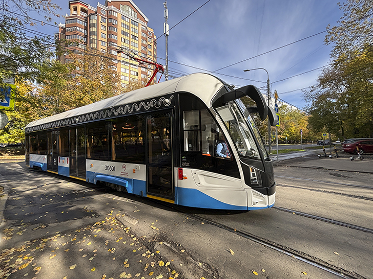 Легендарный архитектурный памятник: история старейшей трамвайной остановки столицы (фото Олег Д., Москва, осень, 2025)