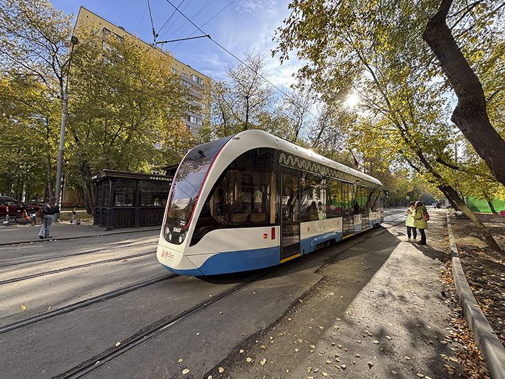 Легендарный архитектурный памятник: история старейшей трамвайной остановки столицы (фото Олег Д., Москва, осень, 2025)