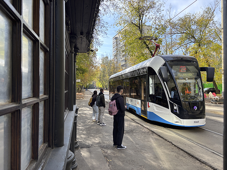 Легендарный архитектурный памятник: история старейшей трамвайной остановки столицы (фото Олег Д., Москва, осень, 2025)