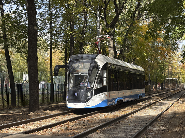 Легендарный архитектурный памятник: история старейшей трамвайной остановки столицы (фото Олег Д., Москва, осень, 2025)