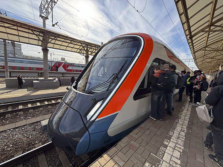 Чёрная «Иволга» (фото Олег Д., осень, 2025)